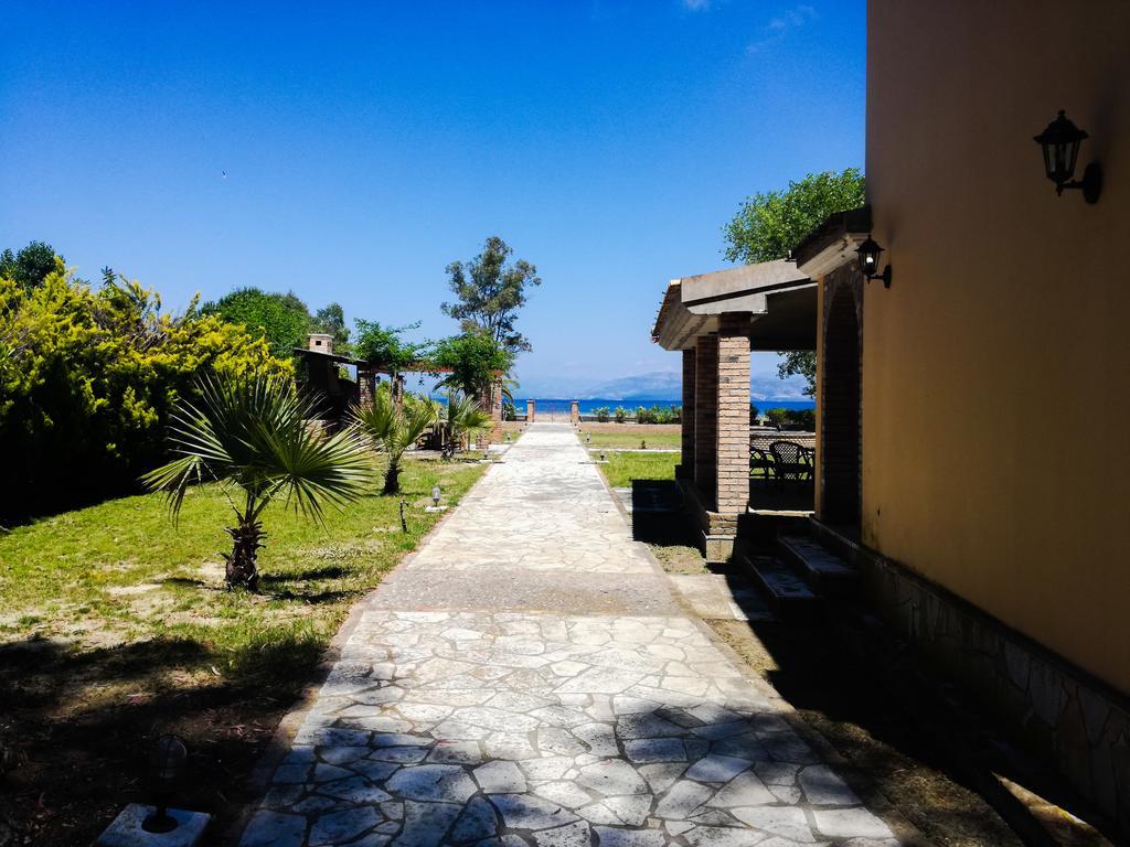 Antonia Beachfront Villa Lefkimmi  Exterior photo